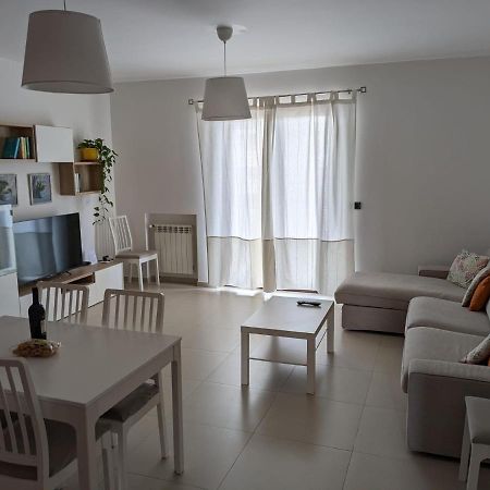 La Casa Dei Due Mari - Large Apartment With Parking Taranto Eksteriør billede