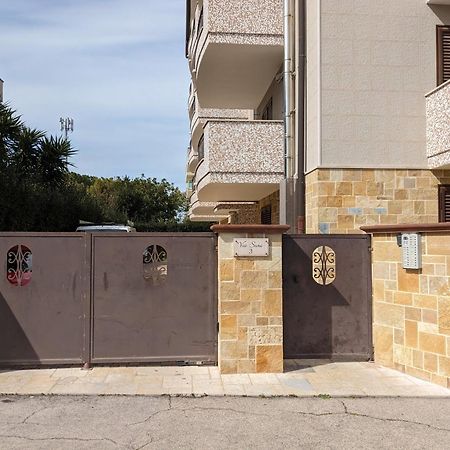 La Casa Dei Due Mari - Large Apartment With Parking Taranto Eksteriør billede