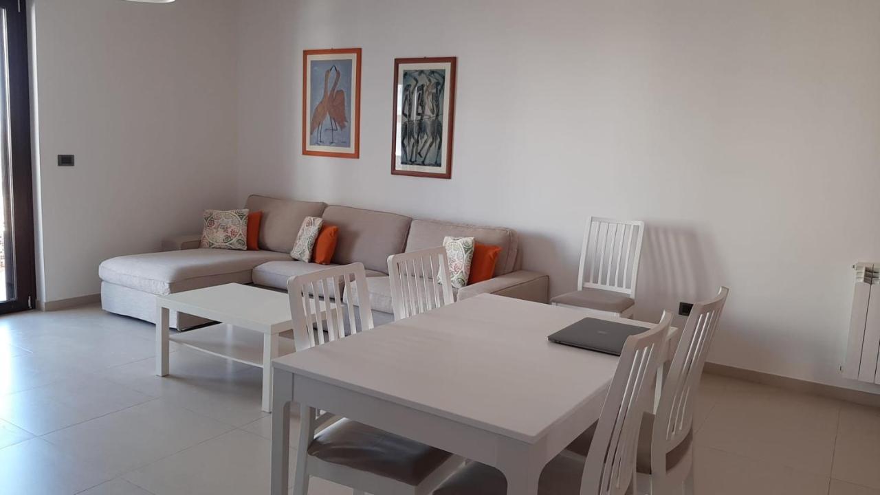 La Casa Dei Due Mari - Large Apartment With Parking Taranto Eksteriør billede