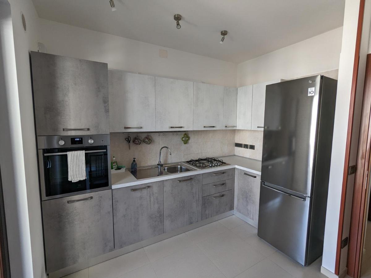 La Casa Dei Due Mari - Large Apartment With Parking Taranto Eksteriør billede