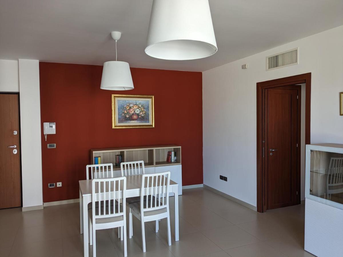 La Casa Dei Due Mari - Large Apartment With Parking Taranto Eksteriør billede