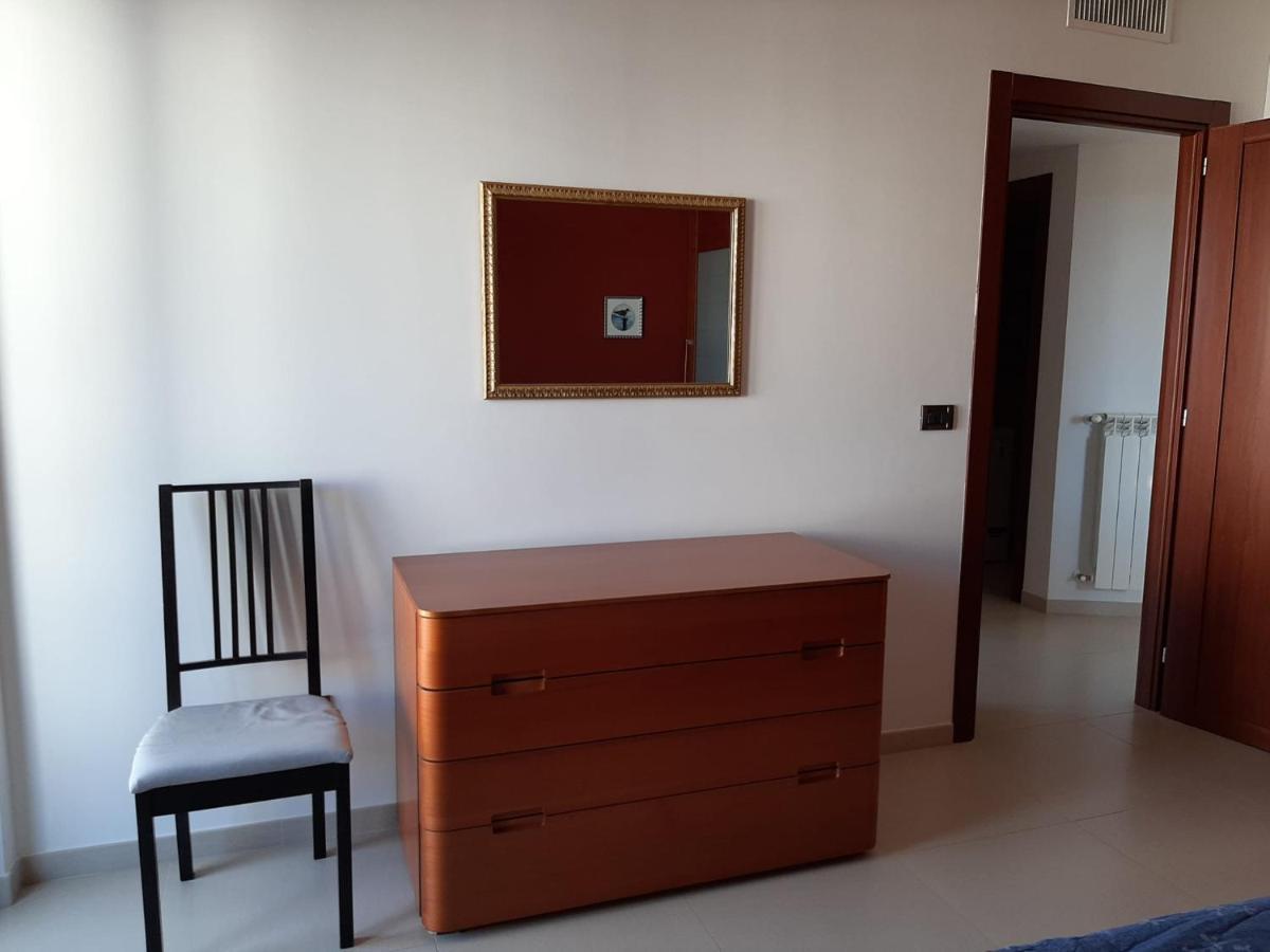 La Casa Dei Due Mari - Large Apartment With Parking Taranto Eksteriør billede