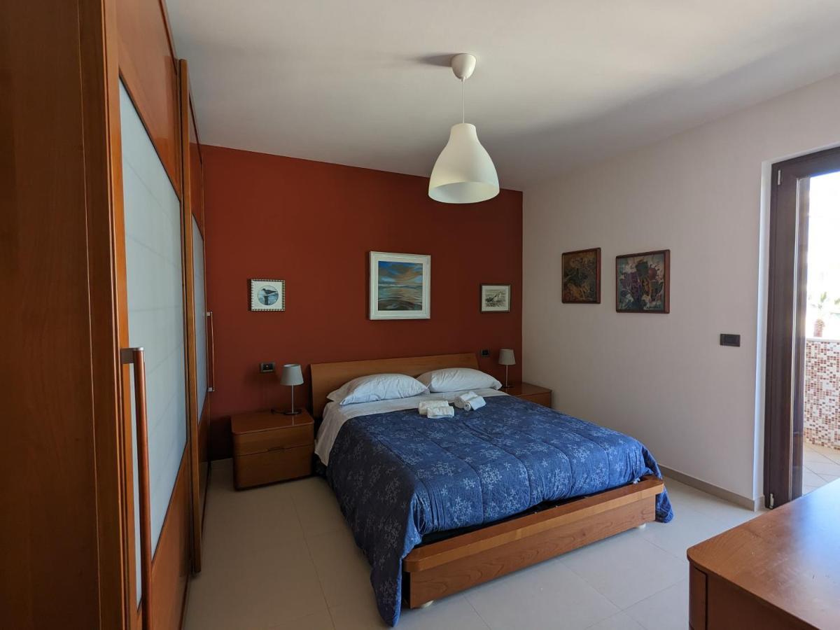 La Casa Dei Due Mari - Large Apartment With Parking Taranto Eksteriør billede