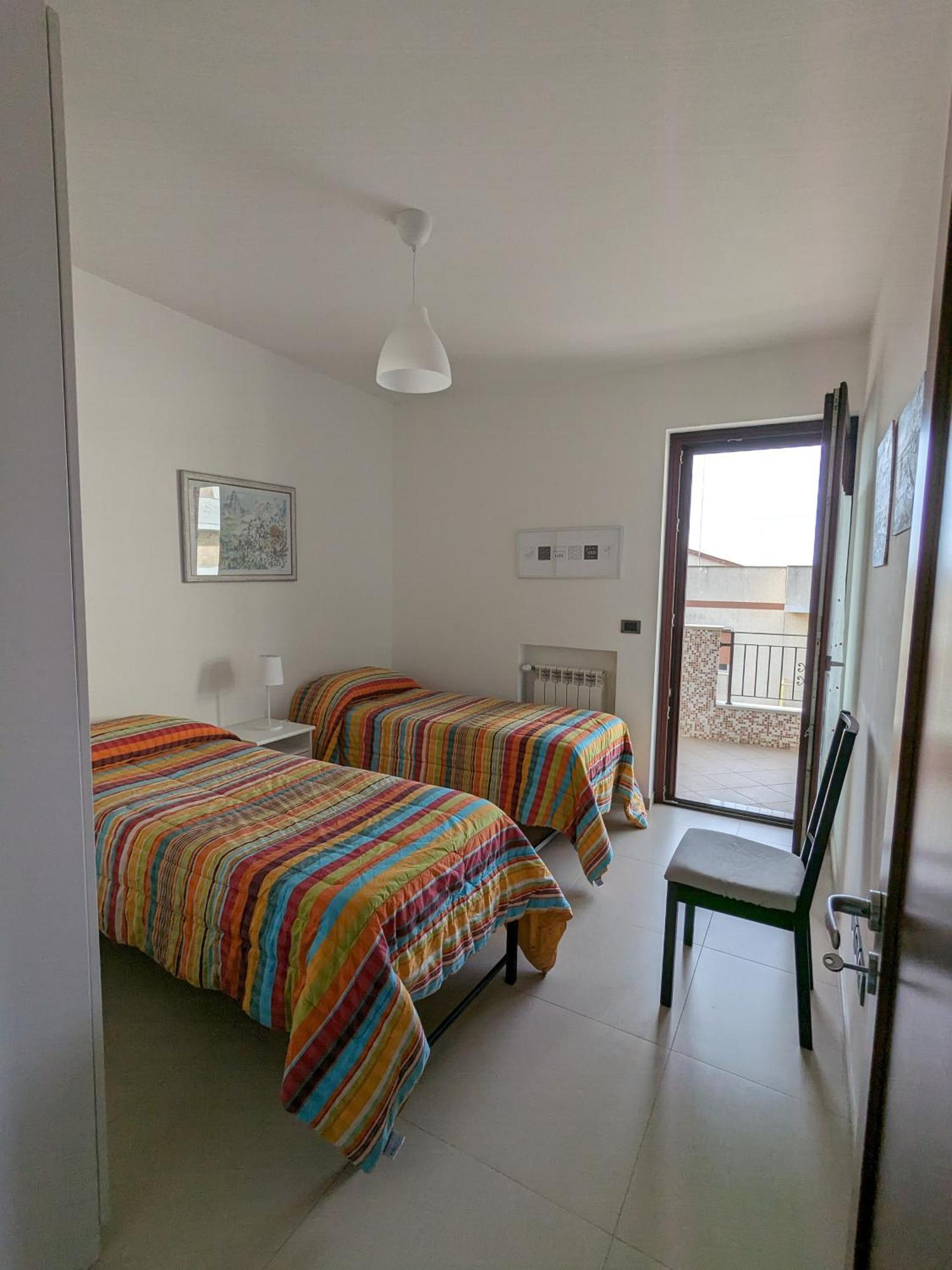 La Casa Dei Due Mari - Large Apartment With Parking Taranto Eksteriør billede